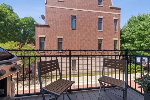 Exterior - 2906 N Paulina St #13, Chicago, IL 60657 photo 2 of 6