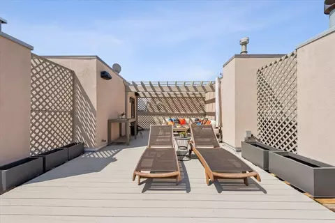 Exterior - 2906 N Paulina St #13, Chicago, IL 60657 photo 3 of 6