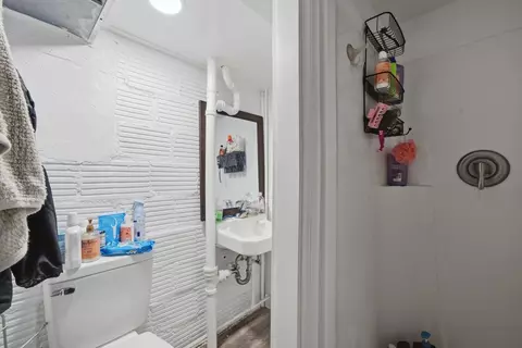 Bath - 415 Normal Rd, Dekalb, IL 60115 photo 3 of 3