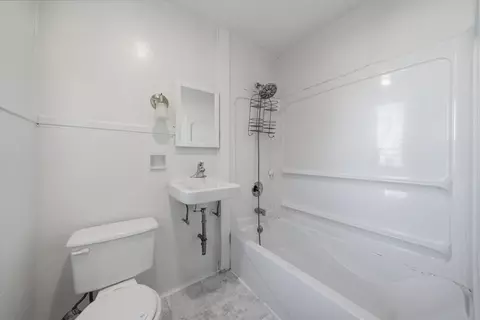 Bath - 415 Normal Rd, Dekalb, IL 60115 photo 2 of 3