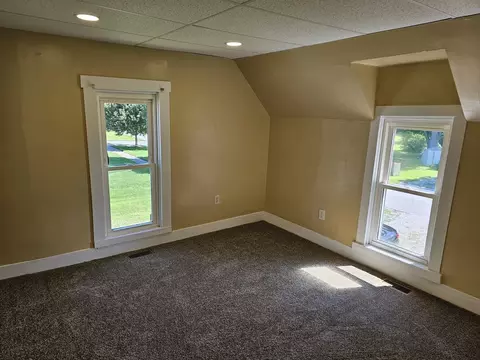 Bedroom - 401 NE 3rd St, Aledo, IL 61231 photo 3 of 4