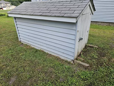 Exterior - 401 NE 3rd St, Aledo, IL 61231 photo 1 of 1