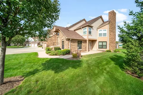 2 Willow Pkwy, Buffalo Grove, IL 60089