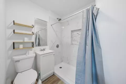 Bath - 531 Algonquin St, Joliet, IL 60432 photo 1 of 2