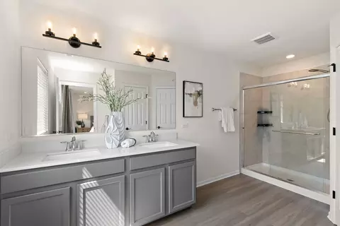 Bath - 2515 Geranium Way #19-2, Rolling Meadows, IL 60008 photo 1 of 2
