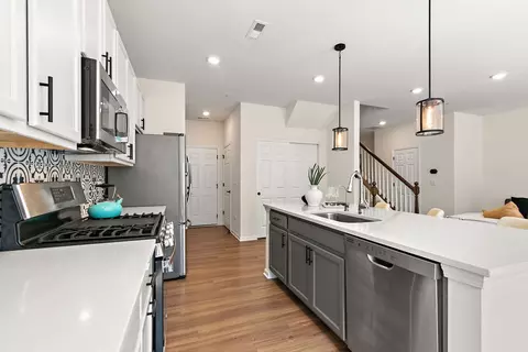 Kitchen - 2515 Geranium Way #19-2, Rolling Meadows, IL 60008 photo 3 of 7