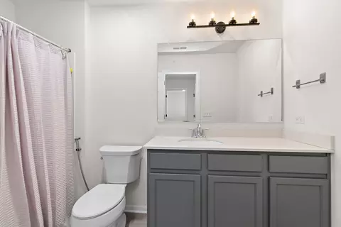 Bath - 2515 Geranium Way #19-2, Rolling Meadows, IL 60008 photo 2 of 2