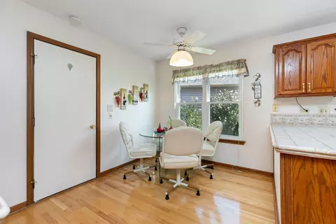 Dining - 21000 W Hazelnut Ln, Plainfield, IL 60544 photo 4 of 4