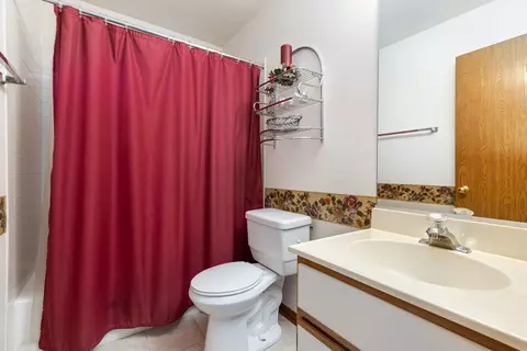 Bath - 21000 W Hazelnut Ln, Plainfield, IL 60544 photo 3 of 5