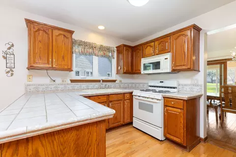 Kitchen - 21000 W Hazelnut Ln, Plainfield, IL 60544 photo 2 of 4