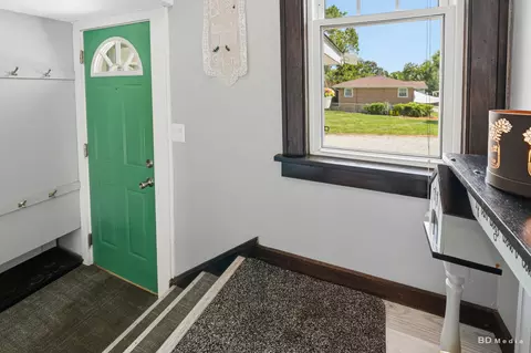 Entry Way - 4243 150th St, Midlothian, IL 60445 photo 1 of 3