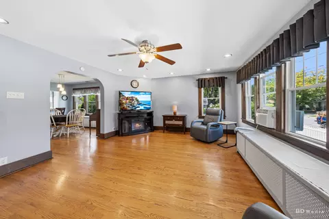 Living - 4243 150th St, Midlothian, IL 60445 photo 2 of 2