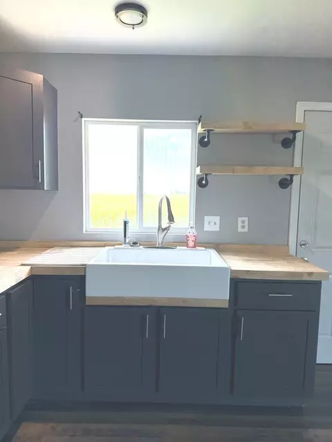 Kitchen - 909 Harmon Rd, Harmon, IL 61042 photo 1 of 2