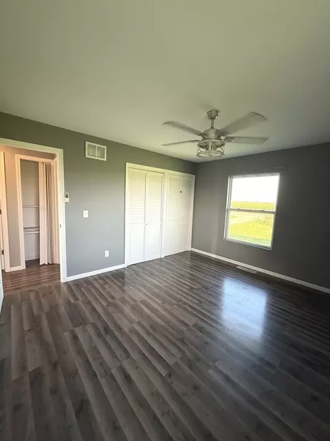 Bedroom - 909 Harmon Rd, Harmon, IL 61042 photo 4 of 8