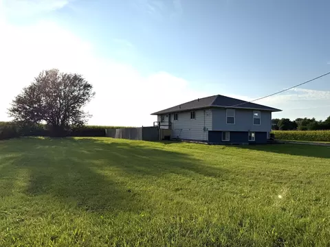 Exterior - 909 Harmon Rd, Harmon, IL 61042 photo 5 of 8