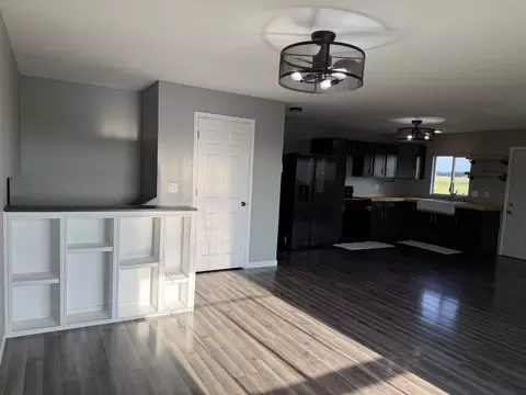 Living - 909 Harmon Rd, Harmon, IL 61042 photo 3 of 4