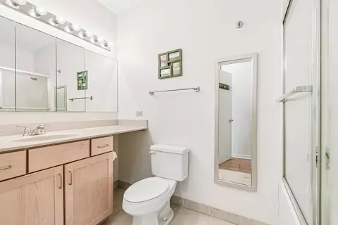 Bath - Undisclosed, Chicago, IL 60601 photo 3 of 3