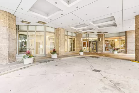Exterior - Undisclosed, Chicago, IL 60601 photo 1 of 10
