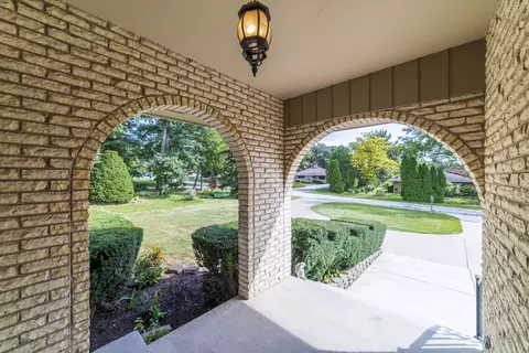 Exterior - 200 N Maple St, Addison, IL 60101 photo 5 of 23
