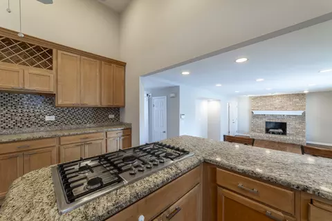 Kitchen - 200 N Maple St, Addison, IL 60101 photo 7 of 9