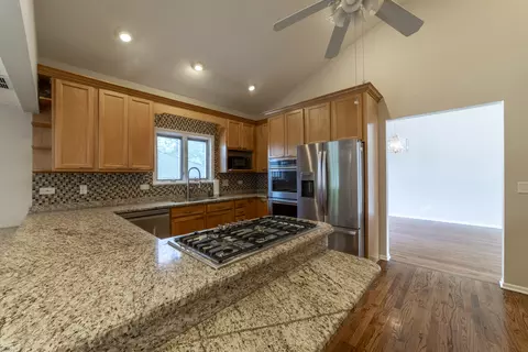 Kitchen - 200 N Maple St, Addison, IL 60101 photo 8 of 9