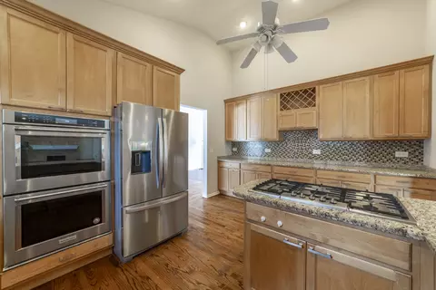 Kitchen - 200 N Maple St, Addison, IL 60101 photo 5 of 9