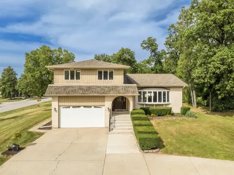 Exterior - 200 N Maple St, Addison, IL 60101 photo 22 of 23