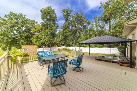 Exterior - 200 N Maple St, Addison, IL 60101 photo 8 of 23