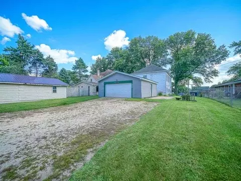 Exterior - 904 N Third St, Ashton, IL 61006 photo 1 of 3