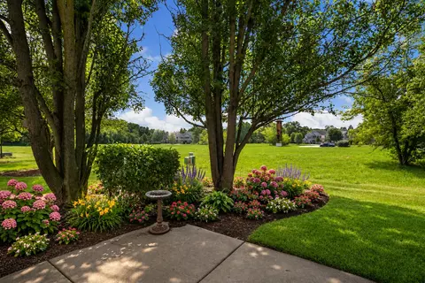 Exterior - 625 Arbor Cir, Lakemoor, IL 60051 photo 2 of 5