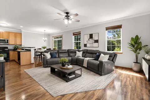 Living - 625 Arbor Cir, Lakemoor, IL 60051 photo 1 of 2