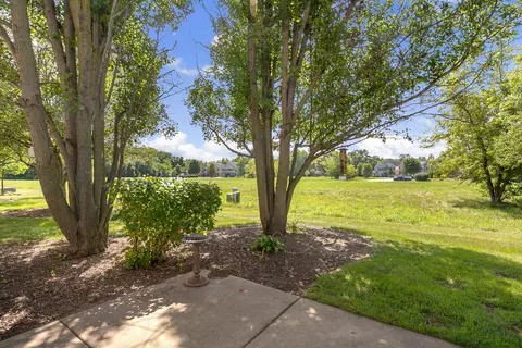 Exterior - 625 Arbor Cir, Lakemoor, IL 60051 photo 3 of 5