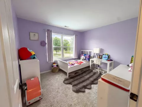 Bedroom - 1615 Maureen Dr, Hoffman Estates, IL 60192 photo 3 of 8