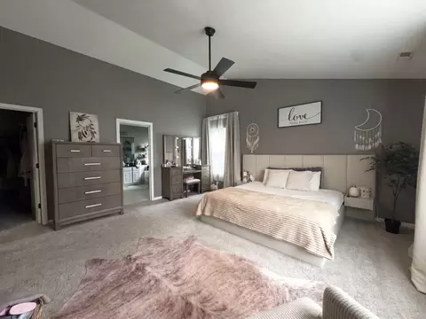 Bedroom - 1615 Maureen Dr, Hoffman Estates, IL 60192 photo 2 of 8