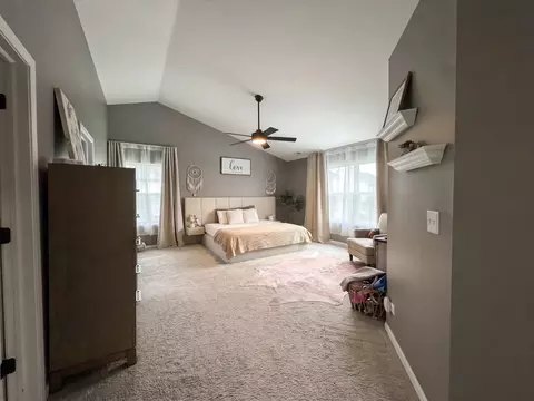 Bedroom - 1615 Maureen Dr, Hoffman Estates, IL 60192 photo 1 of 8