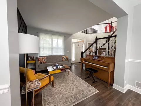 Entry Way - 1615 Maureen Dr, Hoffman Estates, IL 60192 photo 2 of 3