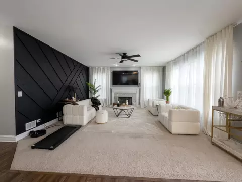 Living - 1615 Maureen Dr, Hoffman Estates, IL 60192 photo 4 of 5