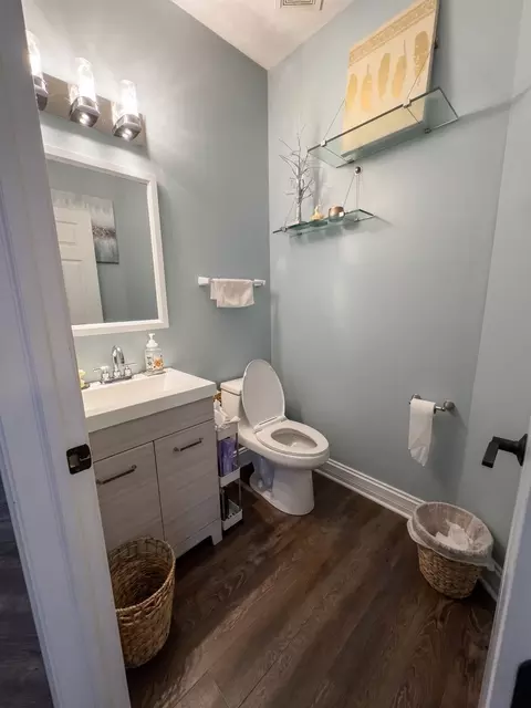 Bath - 1615 Maureen Dr, Hoffman Estates, IL 60192 photo 4 of 4