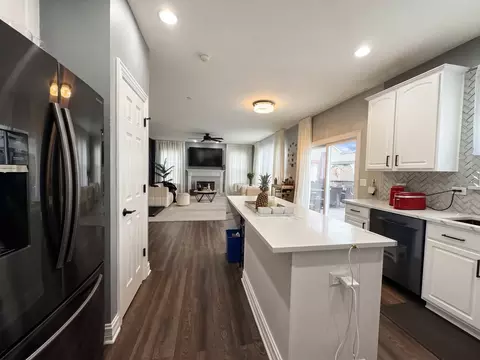 Kitchen - 1615 Maureen Dr, Hoffman Estates, IL 60192 photo 1 of 3