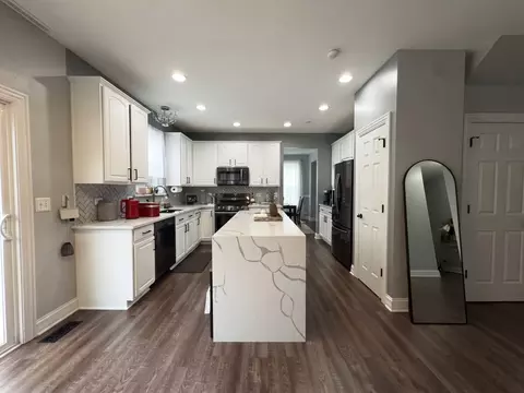 Kitchen - 1615 Maureen Dr, Hoffman Estates, IL 60192 photo 3 of 3