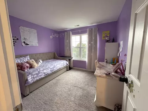 Bedroom - 1615 Maureen Dr, Hoffman Estates, IL 60192 photo 4 of 8