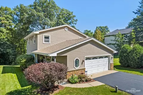 21436 W Sylvan Dr, Mundelein, IL 60060