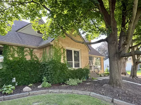 223 Ruth Pl, Clinton, IA 52732