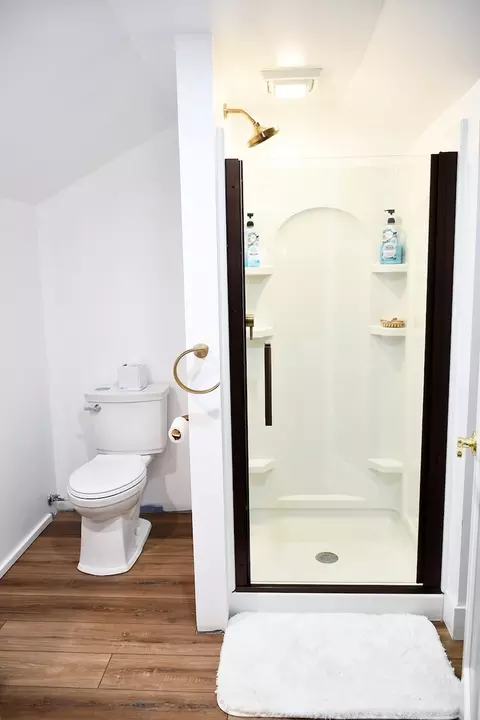 Bath - 821 Main St, Carthage, IL 62321 photo 9 of 10