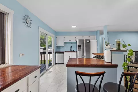 Kitchen - 173 Plainview Dr, Bolingbrook, IL 60440 photo 2 of 2