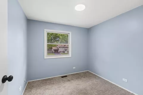 Bedroom - 173 Plainview Dr, Bolingbrook, IL 60440 photo 3 of 4