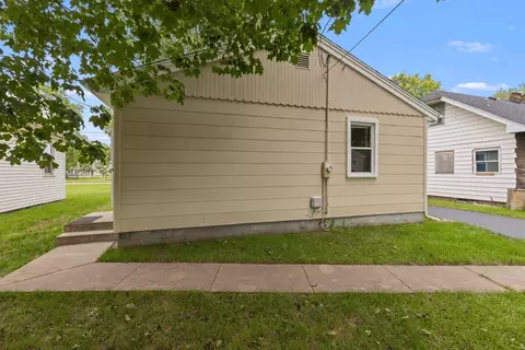 Exterior - 2840 Kishwaukee St, Rockford, IL 61109 photo 6 of 7