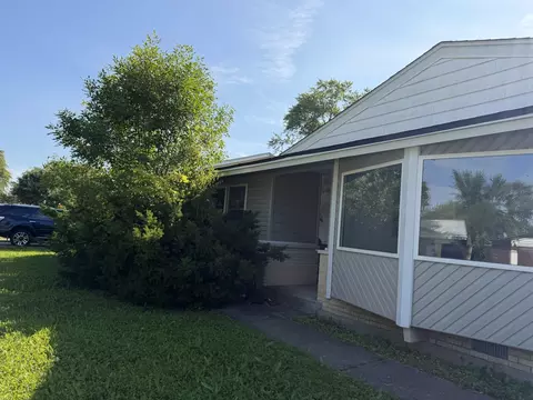 27 Evergreen St, Elk Grove Village, IL 60007