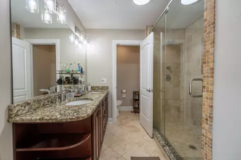 Bath - 178 Partridge Ln, Bartlett, IL 60103 photo 3 of 5