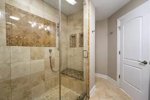 Bath - 178 Partridge Ln, Bartlett, IL 60103 photo 4 of 5